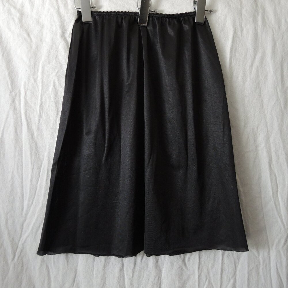 Vintage Warner's Black Nylon Half Slip Elastic Waist No Slit Size Medium